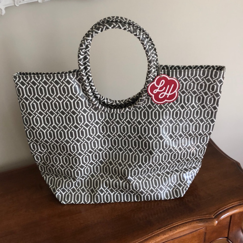 Geo design tote.